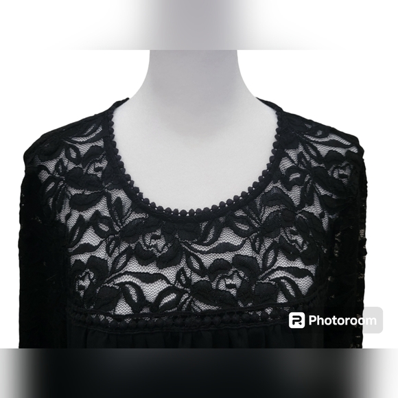 Women's Lace Collar Little Black Dress - Picture 3 of 4